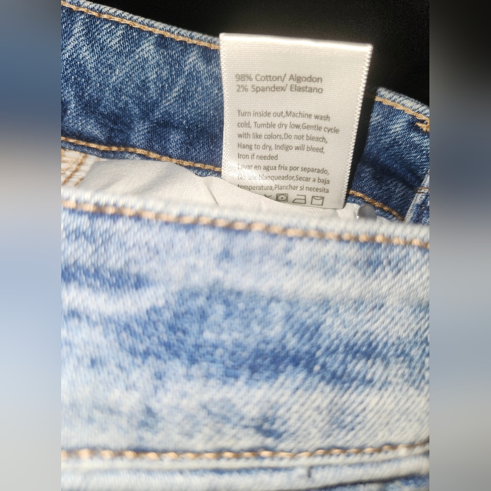 NWT Risen "Button Fly High Rise Straight Leg" Light Distressing Light Wash 3/26 - Picture 8 of 11